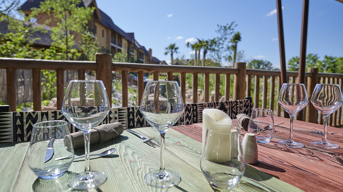 Dînez sur la terrasse du restaurant Le Victoria