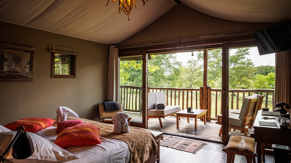 Profitez d'une magnifique chambre parentale avec une vue imprenable sur la savane