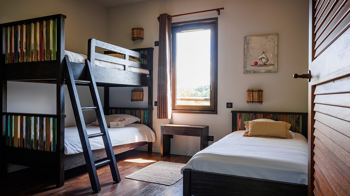 Profitez d'une chambre familiale avec vue sur la savane africaine